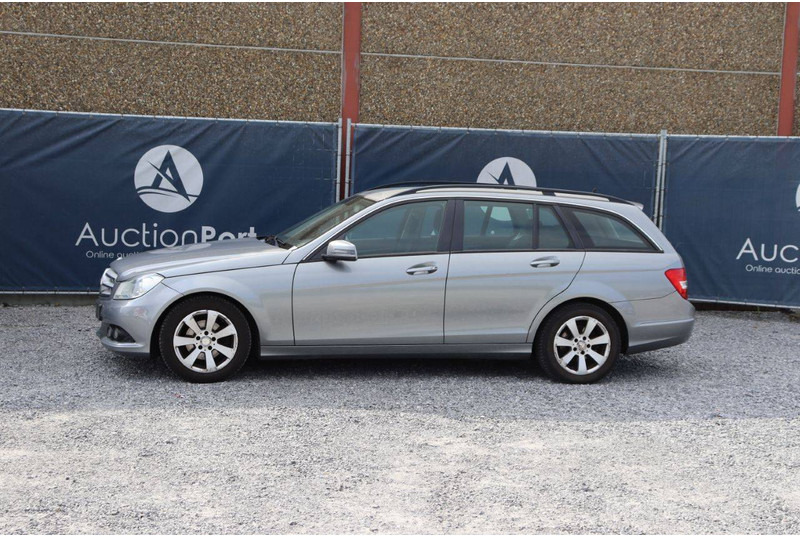 Mercedes-Benz C-Klasse 180 CDI - Sedan araba: fotoğraf 1 Mercedes-Benz C-Klasse 180 CDI - Sedan araba: fotoğraf 1