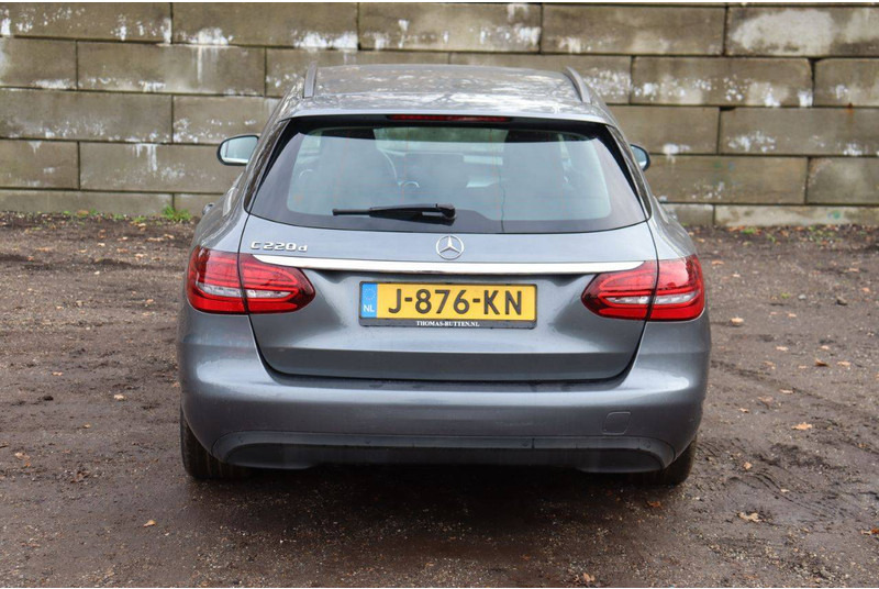 Mercedes-Benz C-Klasse C220d - Sedan araba: fotoğraf 5 Mercedes-Benz C-Klasse C220d - Sedan araba: fotoğraf 5
