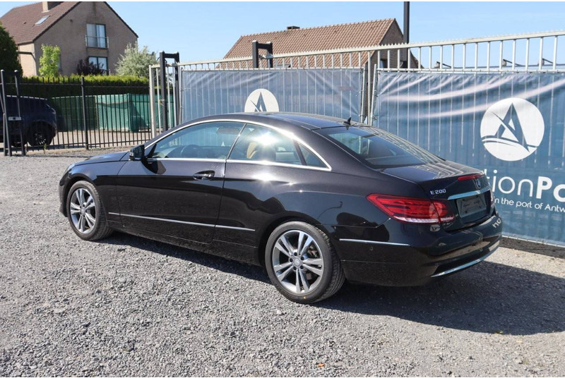 Mercedes-Benz E-Klasse 200 - Binek araba: fotoğraf 3 Mercedes-Benz E-Klasse 200 - Binek araba: fotoğraf 3