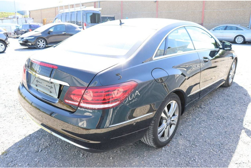 Mercedes-Benz E-Klasse 200 - Binek araba: fotoğraf 5 Mercedes-Benz E-Klasse 200 - Binek araba: fotoğraf 5