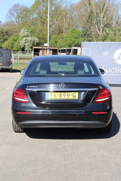 Mercedes-Benz E-Klasse 200 D - Sedan araba: fotoğraf 4 Mercedes-Benz E-Klasse 200 D - Sedan araba: fotoğraf 4