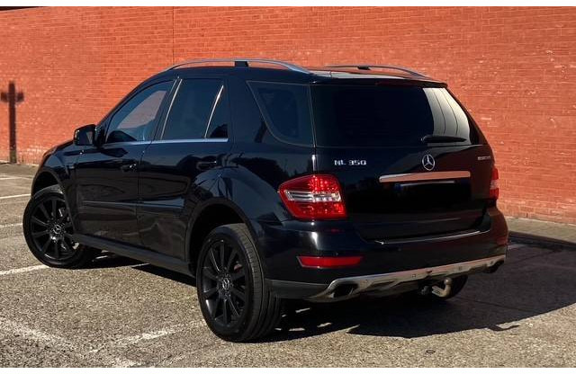 Mercedes-Benz M-Klasse ML 350 CDI BLUETEС - Sedan araba: fotoğraf 2 Mercedes-Benz M-Klasse ML 350 CDI BLUETEС - Sedan araba: fotoğraf 2