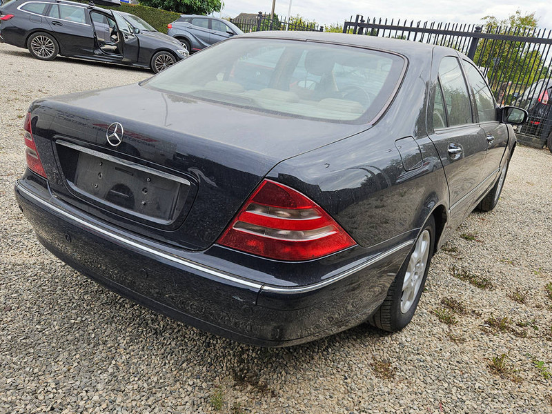 Mercedes-Benz S-Klasse 320 CDI - Sedan araba: fotoğraf 4 Mercedes-Benz S-Klasse 320 CDI - Sedan araba: fotoğraf 4