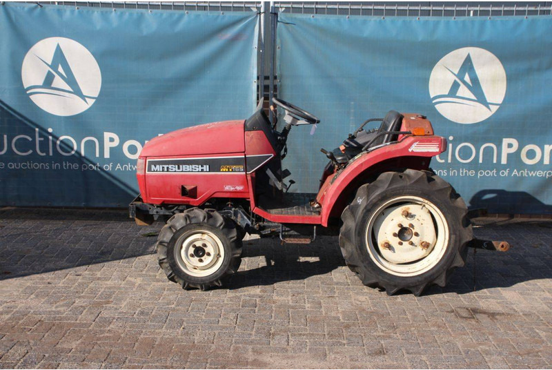 Mitsubishi MT165 - Traktör: fotoğraf 2 Mitsubishi MT165 - Traktör: fotoğraf 2