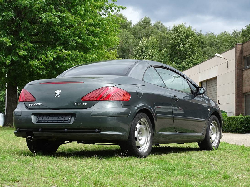 Peugeot 307 CC 1.6i - Sedan araba: fotoğraf 4 Peugeot 307 CC 1.6i - Sedan araba: fotoğraf 4