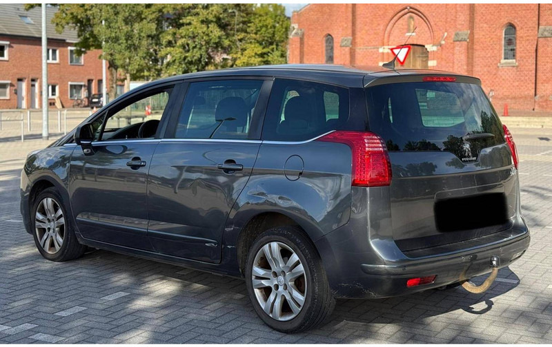 Peugeot 5008 (I - phase 2) 2.0 HDi - Sedan araba: fotoğraf 2 Peugeot 5008 (I - phase 2) 2.0 HDi - Sedan araba: fotoğraf 2