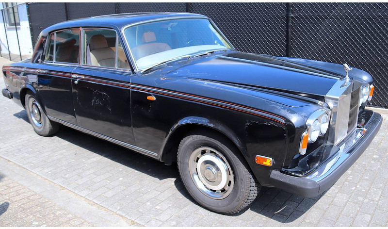 Rolls-Royce Silver Shadow II - Sedan araba: fotoğraf 4 Rolls-Royce Silver Shadow II - Sedan araba: fotoğraf 4