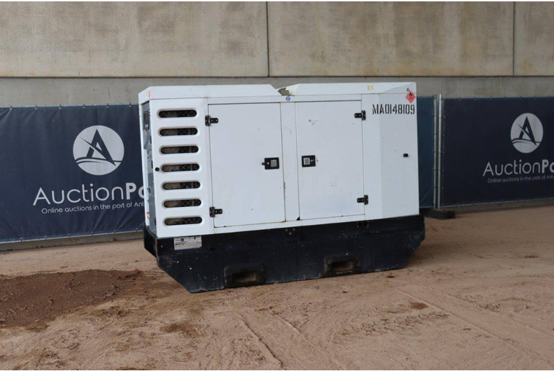 SDMO R90C3 - Elektrikli jeneratör: fotoğraf 1 SDMO R90C3 - Elektrikli jeneratör: fotoğraf 1