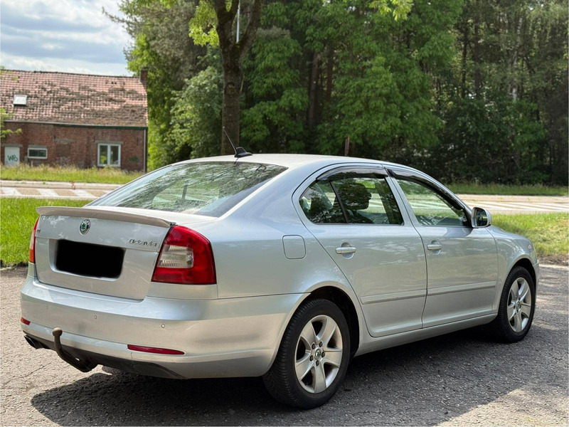 Škoda Octavia 1.6 TDI - Sedan araba: fotoğraf 2 Škoda Octavia 1.6 TDI - Sedan araba: fotoğraf 2