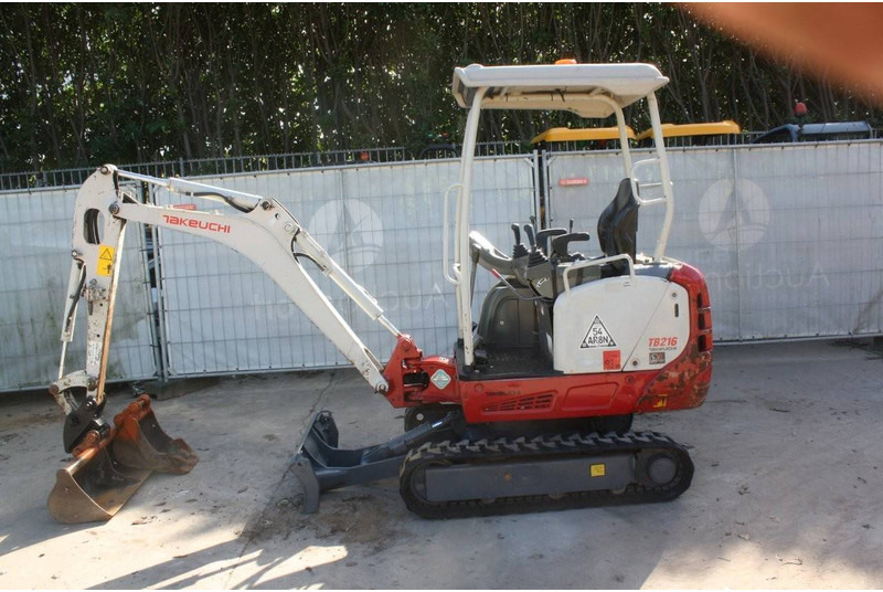Takeuchi TB216 - Mini ekskavatör: fotoğraf 2 Takeuchi TB216 - Mini ekskavatör: fotoğraf 2