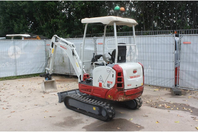 Takeuchi TB216 - Mini ekskavatör: fotoğraf 2 Takeuchi TB216 - Mini ekskavatör: fotoğraf 2