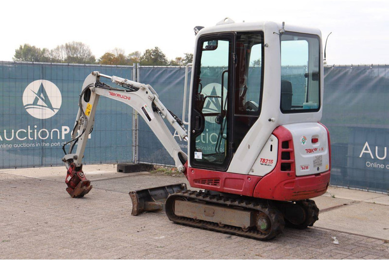 Takeuchi TB216 - Mini ekskavatör: fotoğraf 3 Takeuchi TB216 - Mini ekskavatör: fotoğraf 3