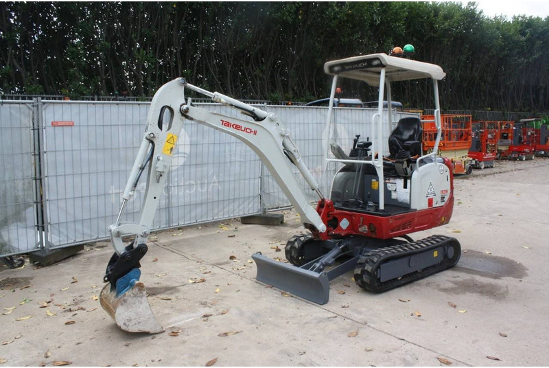 Takeuchi TB216 - Mini ekskavatör: fotoğraf 1 Takeuchi TB216 - Mini ekskavatör: fotoğraf 1