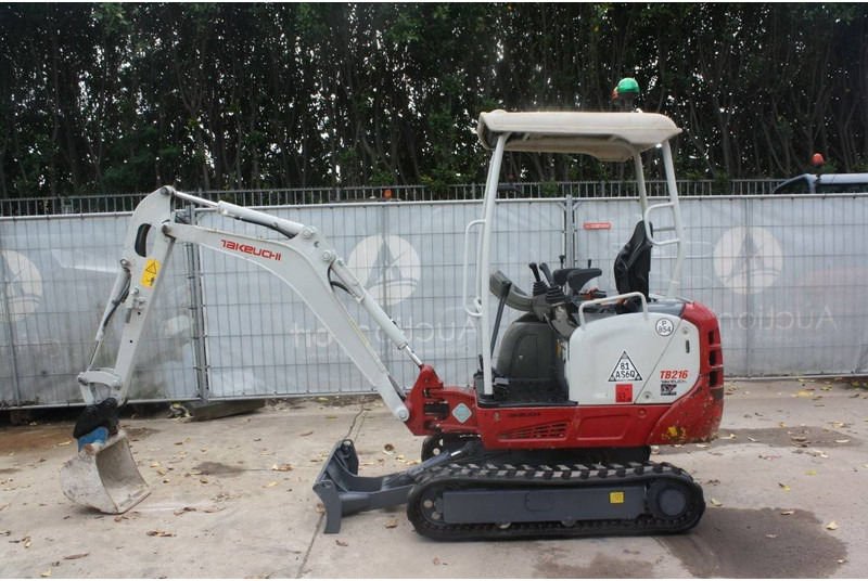 Takeuchi TB216 - Mini ekskavatör: fotoğraf 3 Takeuchi TB216 - Mini ekskavatör: fotoğraf 3
