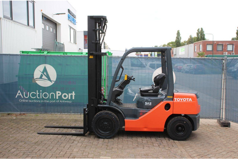 Toyota 02-8FDF30 - Dizel forklift: fotoğraf 2 Toyota 02-8FDF30 - Dizel forklift: fotoğraf 2