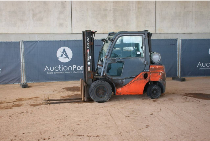 Toyota 06686GF30 - LPG forklift: fotoğraf 1 Toyota 06686GF30 - LPG forklift: fotoğraf 1