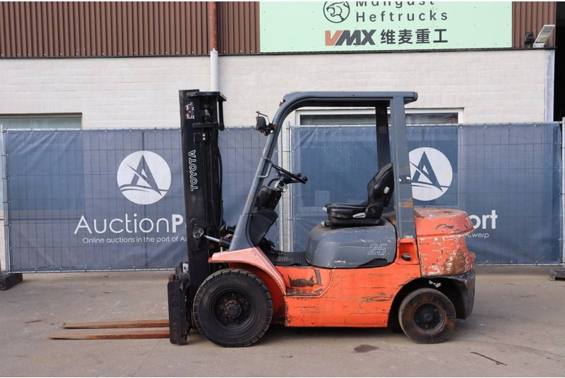 Toyota 62-3FDF25 - Dizel forklift: fotoğraf 2 Toyota 62-3FDF25 - Dizel forklift: fotoğraf 2