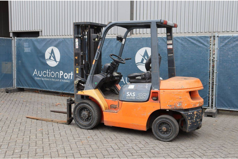 Toyota 62-7FDF25 - Dizel forklift: fotoğraf 3 Toyota 62-7FDF25 - Dizel forklift: fotoğraf 3