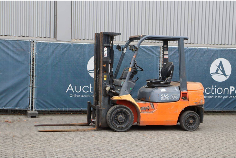 Toyota 62-7FDF25 - Dizel forklift: fotoğraf 1 Toyota 62-7FDF25 - Dizel forklift: fotoğraf 1