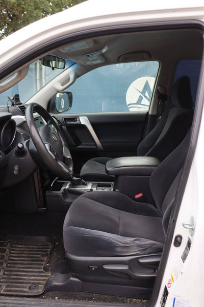 Sedan araba Toyota Land Cruiser: fotoğraf 17