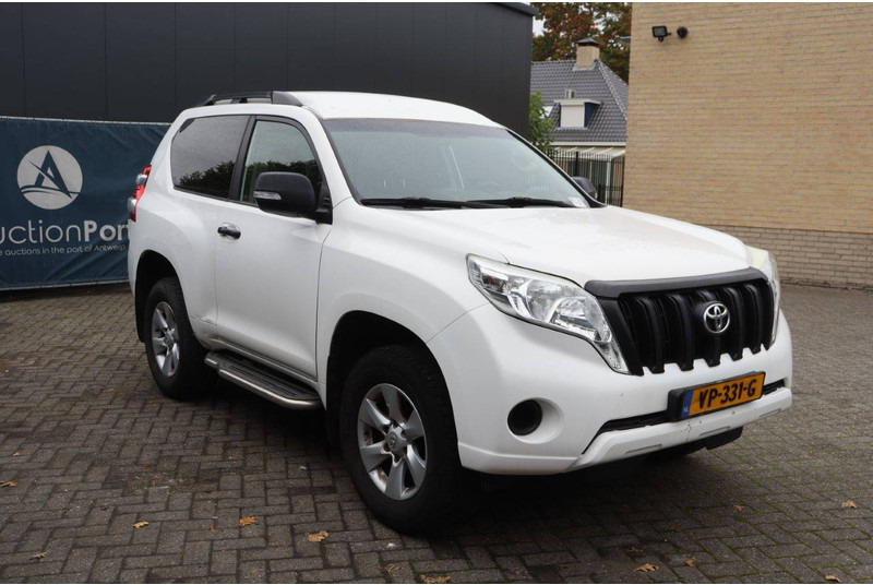 Sedan araba Toyota Land Cruiser: fotoğraf 7