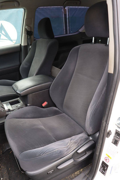 Sedan araba Toyota Land Cruiser: fotoğraf 18