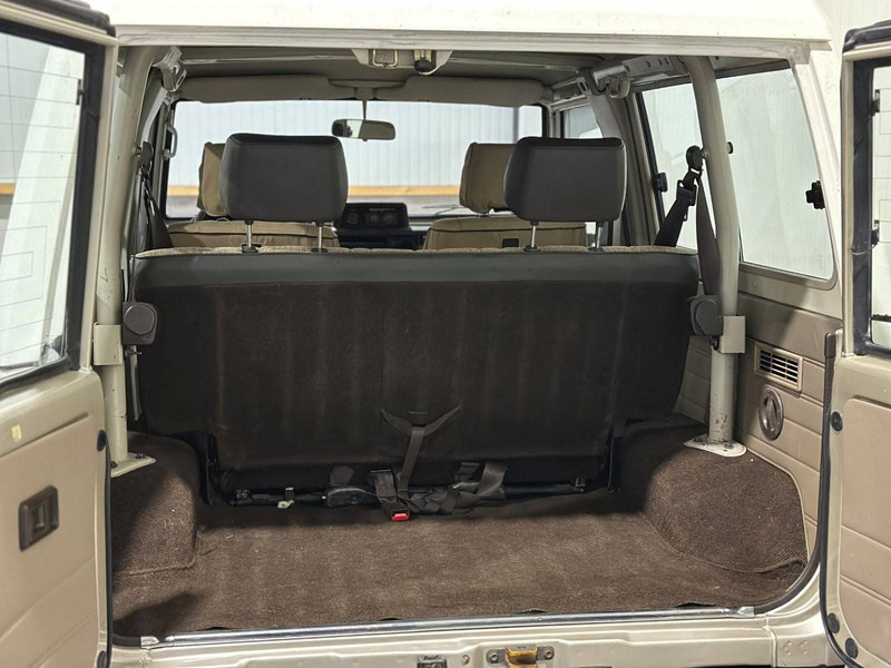 Toyota Land Cruiser - Binek araba: fotoğraf 5 Toyota Land Cruiser - Binek araba: fotoğraf 5