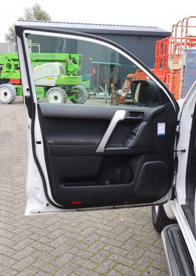 Sedan araba Toyota Land Cruiser: fotoğraf 16