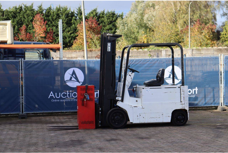 Yale - Elektrikli forklift: fotoğraf 1 Yale - Elektrikli forklift: fotoğraf 1