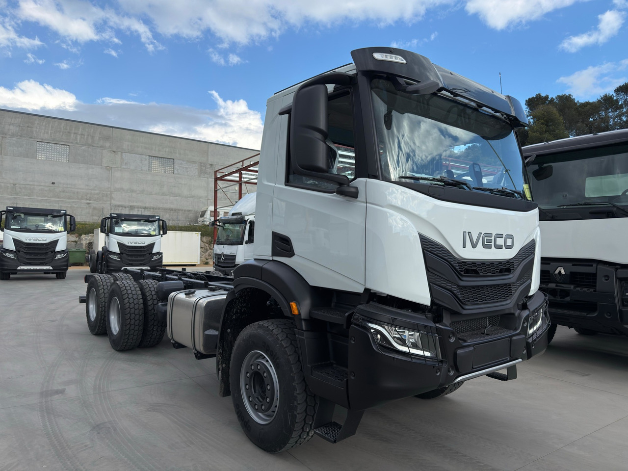 IVECO AD380T46 6x4 E6 (Chassis) - Şasi kamyon: fotoğraf 2 IVECO AD380T46 6x4 E6 (Chassis) - Şasi kamyon: fotoğraf 2