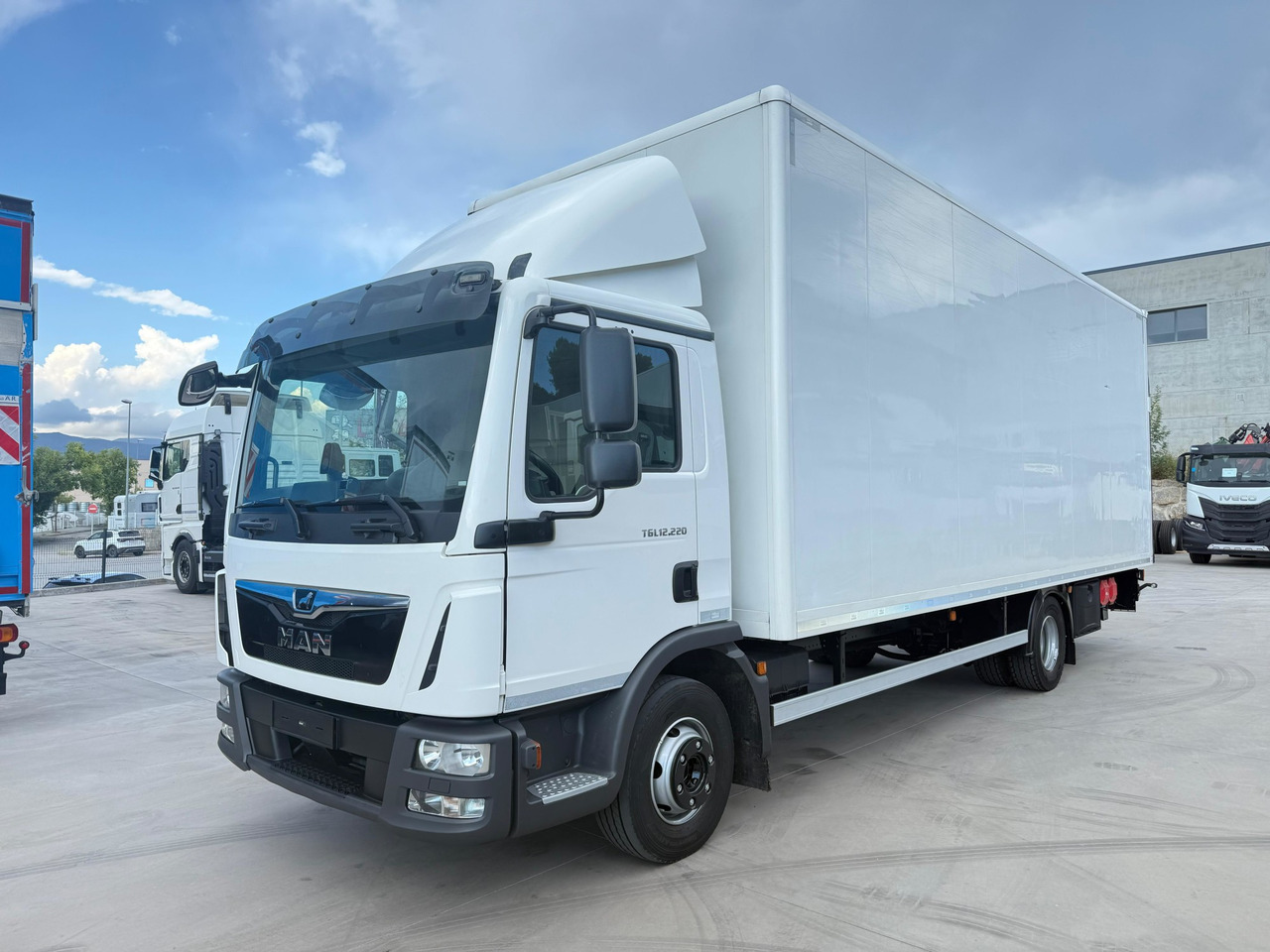 MAN 12.220 BL TGL E6 (Van) - Kapalı kasa kamyon: fotoğraf 1 MAN 12.220 BL TGL E6 (Van) - Kapalı kasa kamyon: fotoğraf 1