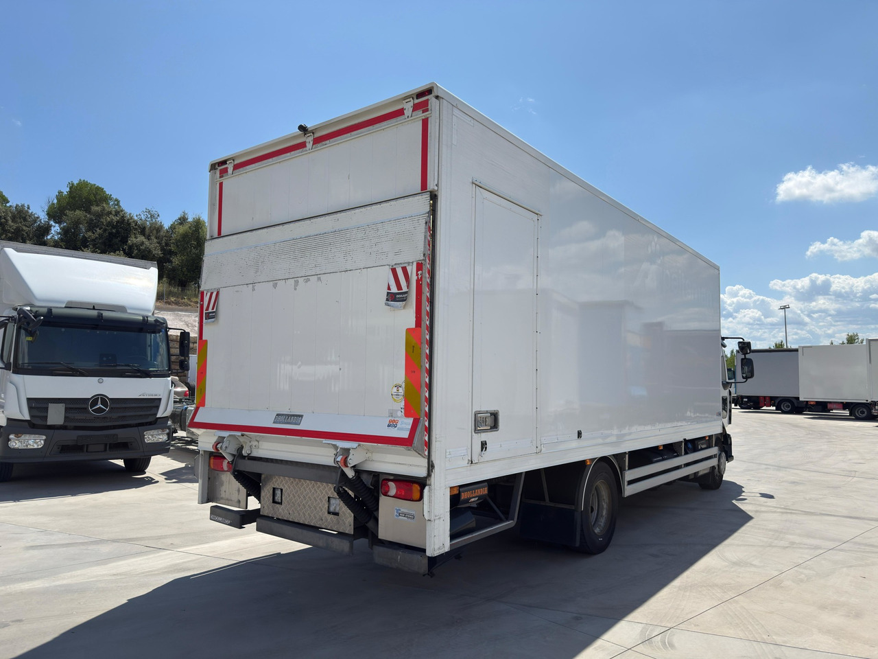 RENAULT D E6 (VAN) - Kapalı kasa kamyon: fotoğraf 4 RENAULT D E6 (VAN) - Kapalı kasa kamyon: fotoğraf 4