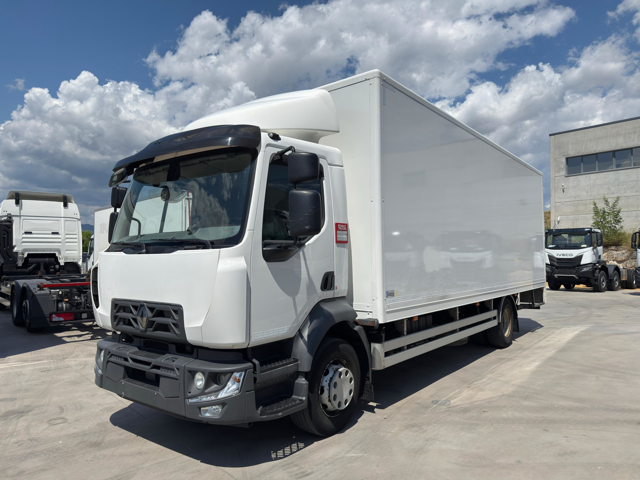 RENAULT D E6 (VAN) - Kapalı kasa kamyon: fotoğraf 1 RENAULT D E6 (VAN) - Kapalı kasa kamyon: fotoğraf 1