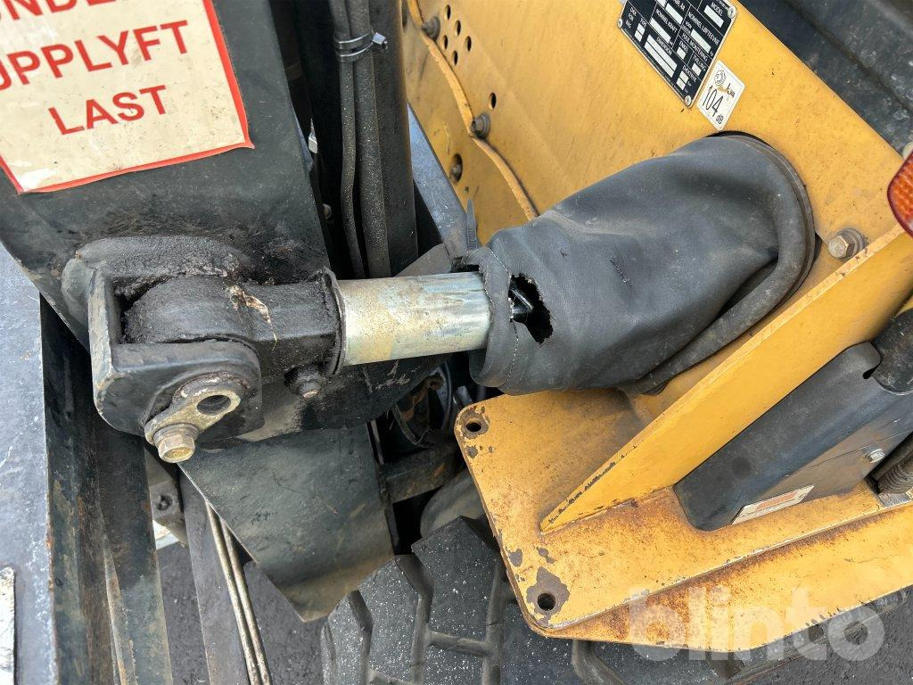 Dizel forklift Caterpillar DP30N: fotoğraf 19 Dizel forklift Caterpillar DP30N: fotoğraf 19