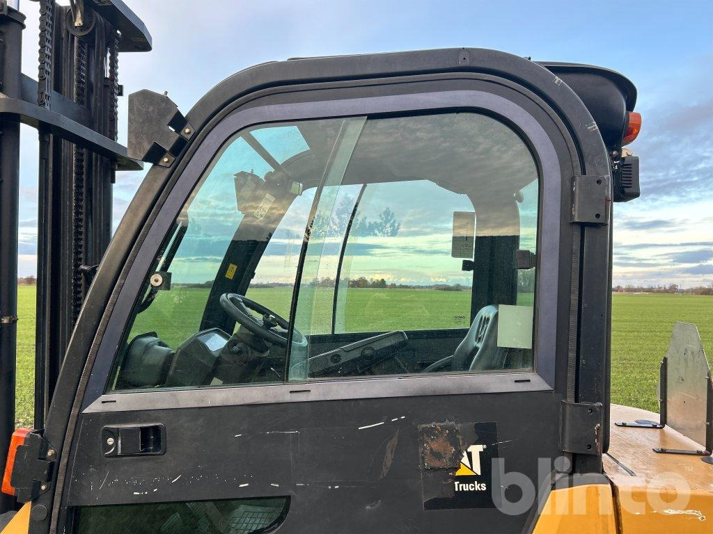 Dizel forklift Caterpillar DP30N: fotoğraf 42 Dizel forklift Caterpillar DP30N: fotoğraf 42