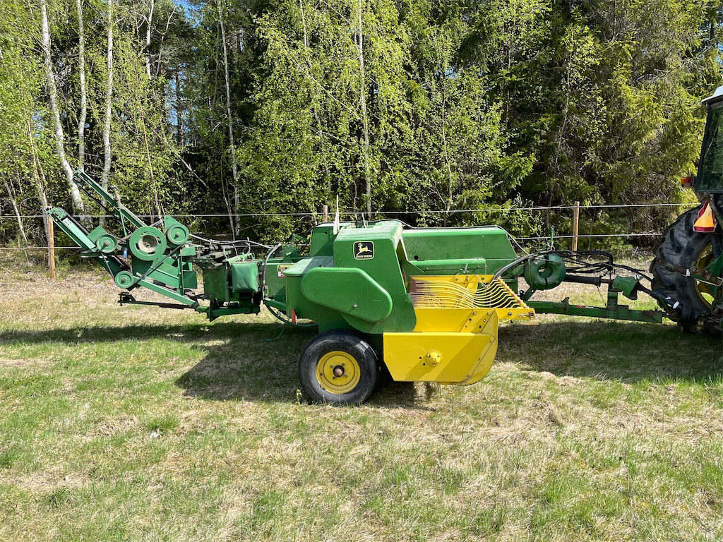 John Deere 349 - Kare balya makinesi: fotoğraf 2 John Deere 349 - Kare balya makinesi: fotoğraf 2