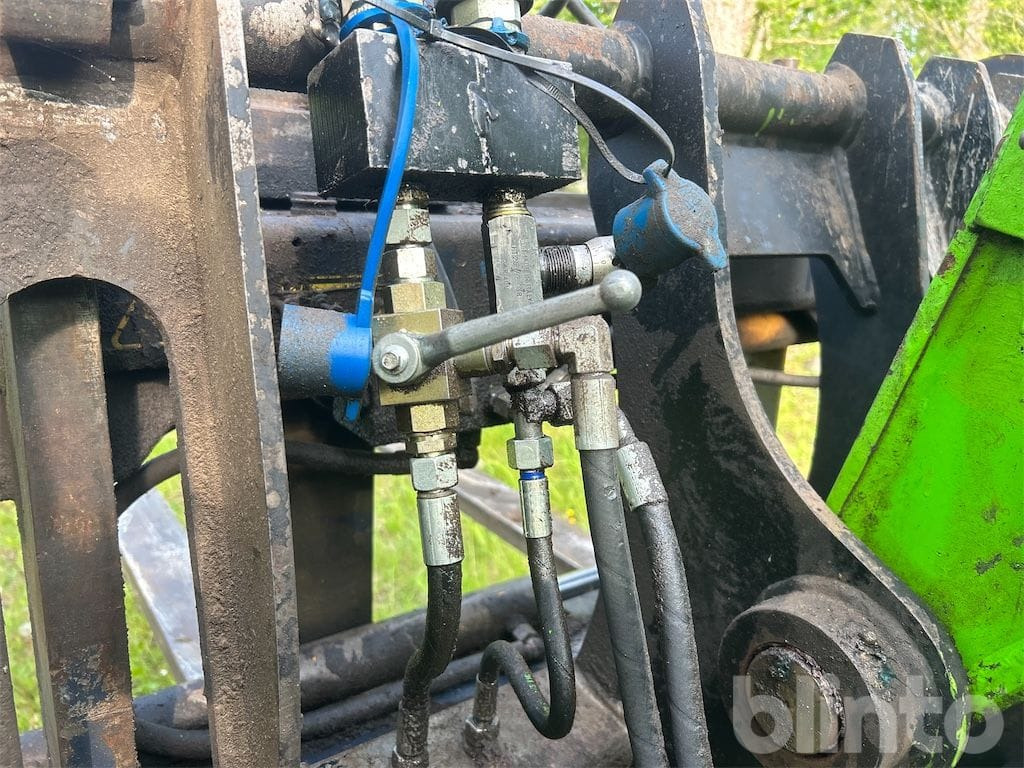 Traktör MERLO Multifarmer 30.6: fotoğraf 12