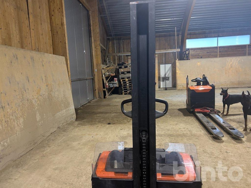 Toyota SWE080L - Istif makinası: fotoğraf 5 Toyota SWE080L - Istif makinası: fotoğraf 5