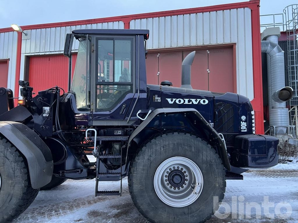 Tekerlekli yükleyici Volvo L90F: fotoğraf 23 Tekerlekli yükleyici Volvo L90F: fotoğraf 23