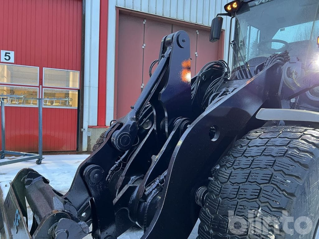 Tekerlekli yükleyici Volvo L90F: fotoğraf 15 Tekerlekli yükleyici Volvo L90F: fotoğraf 15