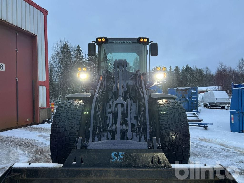 Tekerlekli yükleyici Volvo L90F: fotoğraf 12 Tekerlekli yükleyici Volvo L90F: fotoğraf 12