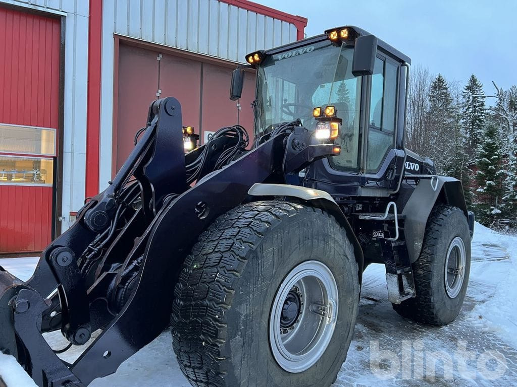 Tekerlekli yükleyici Volvo L90F: fotoğraf 13 Tekerlekli yükleyici Volvo L90F: fotoğraf 13