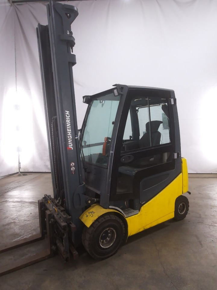 Jungheinrich EFG425K - Elektrikli forklift: fotoğraf 1 Jungheinrich EFG425K - Elektrikli forklift: fotoğraf 1