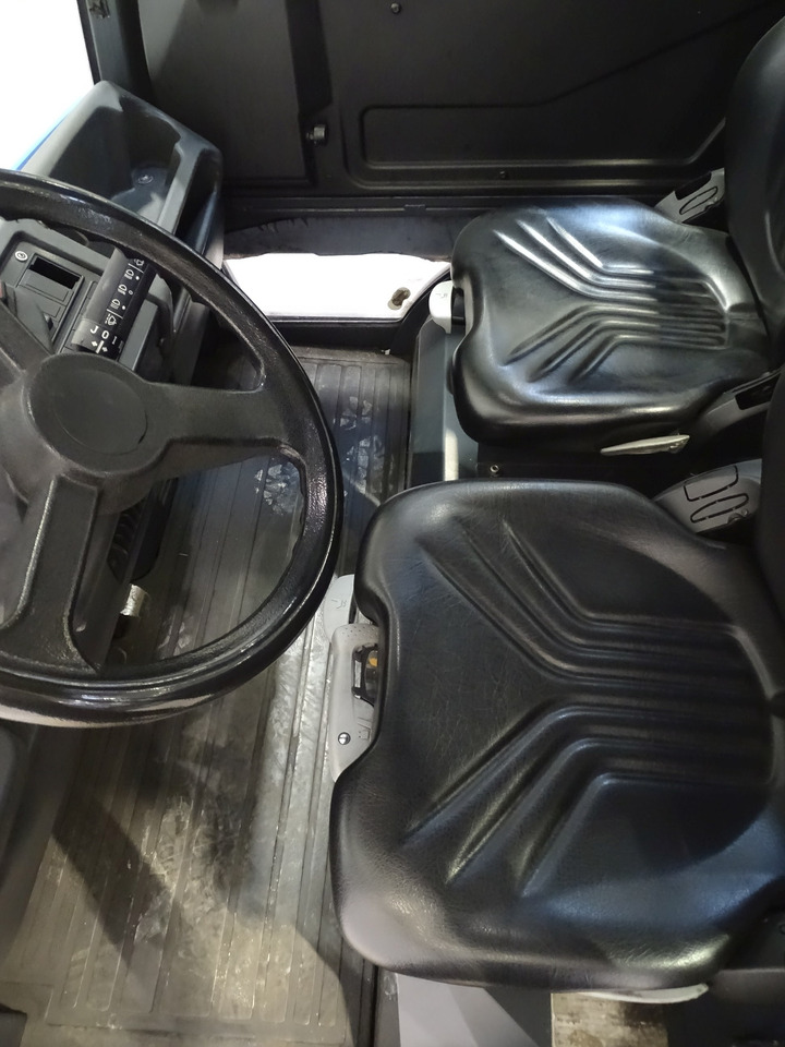 Linde P250 - Akülü çekici: fotoğraf 3 Linde P250 - Akülü çekici: fotoğraf 3