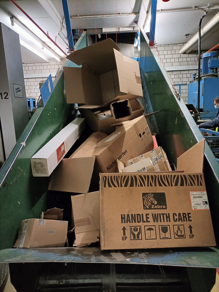 Boa Continuu 25-LB-6 Carton Plasic Press 40 T - Endüstriyel makine: fotoğraf 5 Boa Continuu 25-LB-6 Carton Plasic Press 40 T - Endüstriyel makine: fotoğraf 5