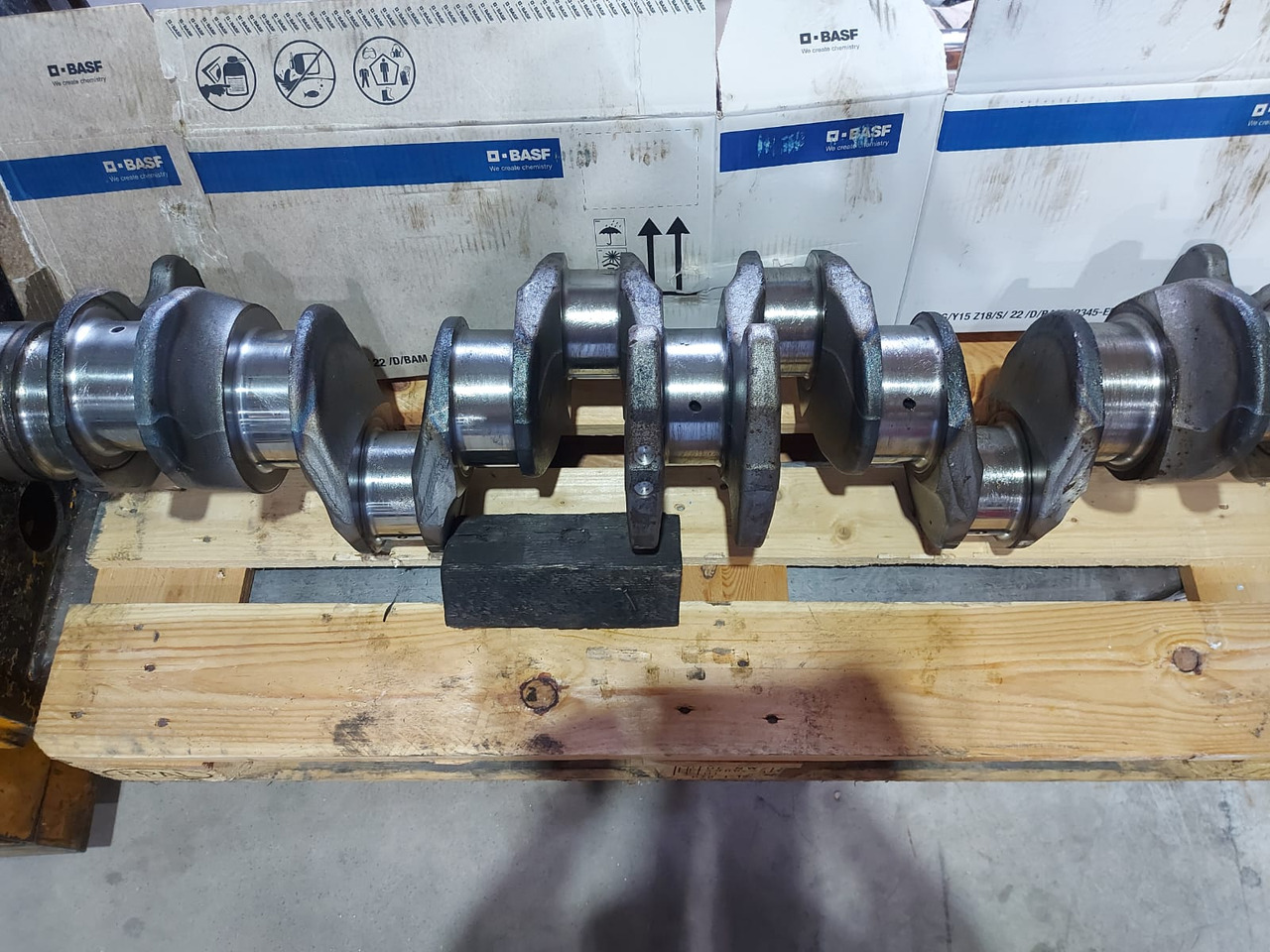 Mercedes Crankshaft OM473 Euro 6 - Krank mili: fotoğraf 1 Mercedes Crankshaft OM473 Euro 6 - Krank mili: fotoğraf 1