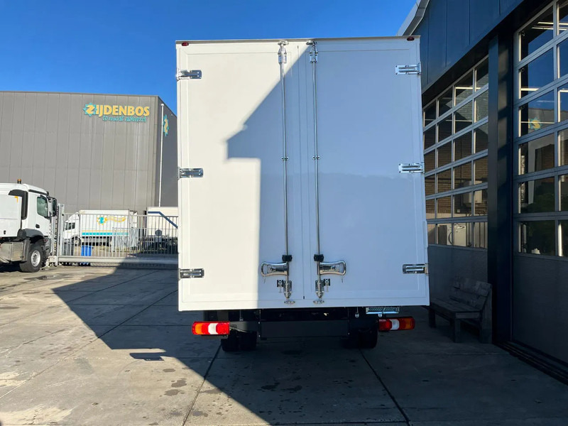 Mercedes-Benz Accelo 915 4x2 Closed Cargo Truck - Kapalı kasa kamyon: fotoğraf 5 Mercedes-Benz Accelo 915 4x2 Closed Cargo Truck - Kapalı kasa kamyon: fotoğraf 5