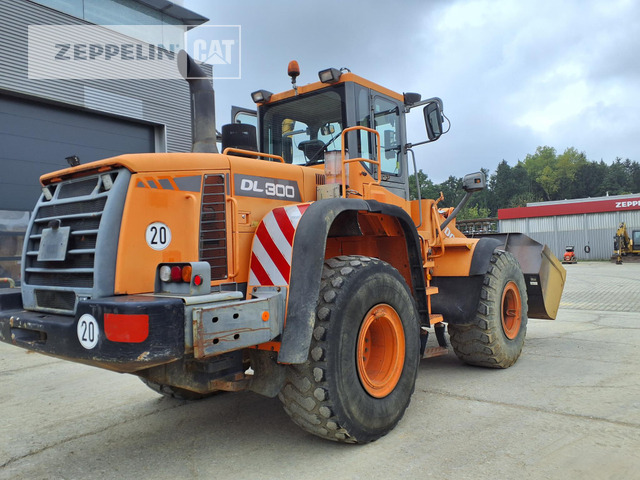 Doosan DL300 - Tekerlekli yükleyici: fotoğraf 4 Doosan DL300 - Tekerlekli yükleyici: fotoğraf 4