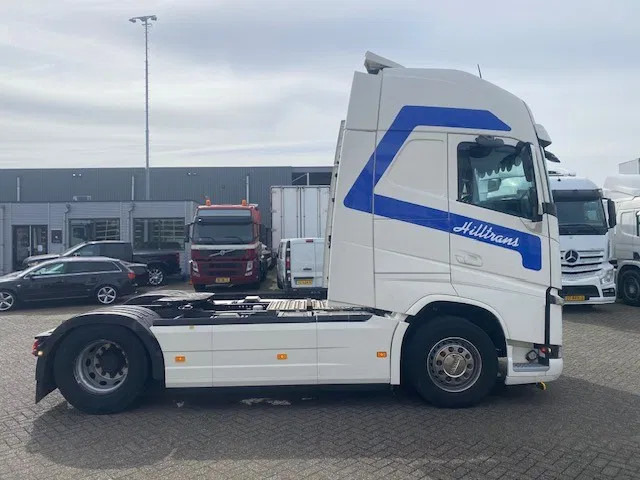 Volvo FH 13.460 XL cabine, euro 6 , full spoilered, smart tacho , new clutch ,beauty..... - Çekici: fotoğraf 3 Volvo FH 13.460 XL cabine, euro 6 , full spoilered, smart tacho , new clutch ,beauty..... - Çekici: fotoğraf 3