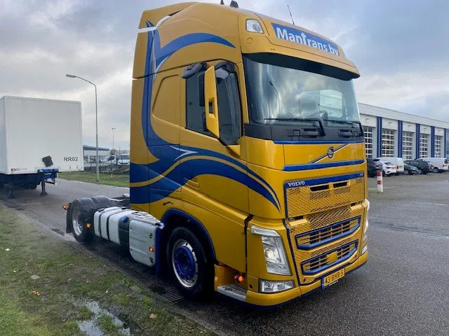 Volvo FH 13.460 trekker, met XL cabine, special paint en incl parc cool, fridge, - Çekici: fotoğraf 2 Volvo FH 13.460 trekker, met XL cabine, special paint en incl parc cool, fridge, - Çekici: fotoğraf 2